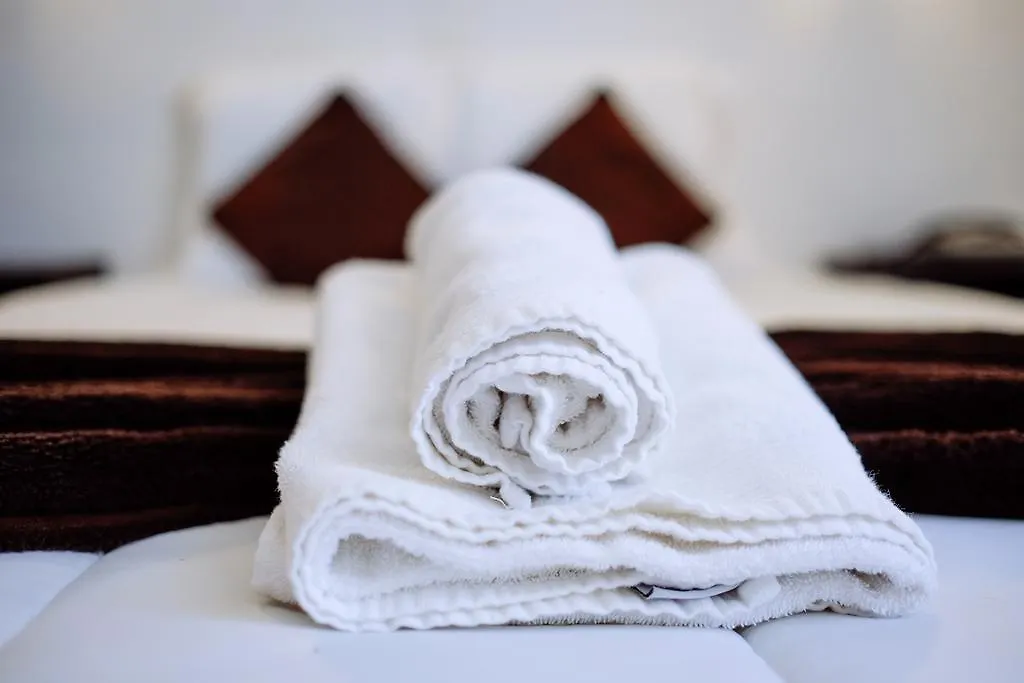 Hotel Pedussaut Сен-Годенс
