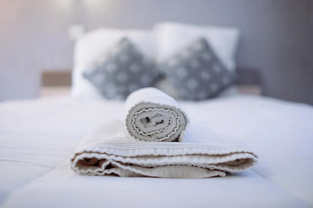 **  Hotel Pedussaut Сен-Годенс Франция