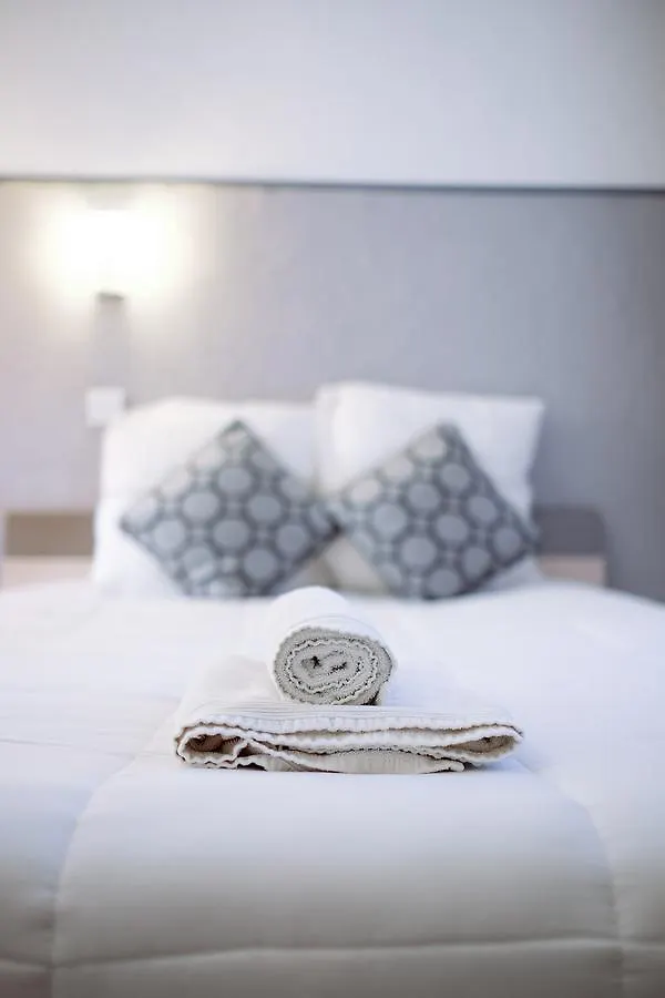 **  Hotel Pedussaut Сен-Годенс Франция