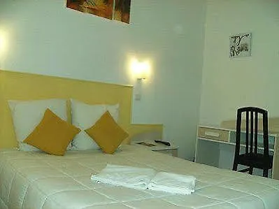 Hotel Pedussaut Сен-Годенс