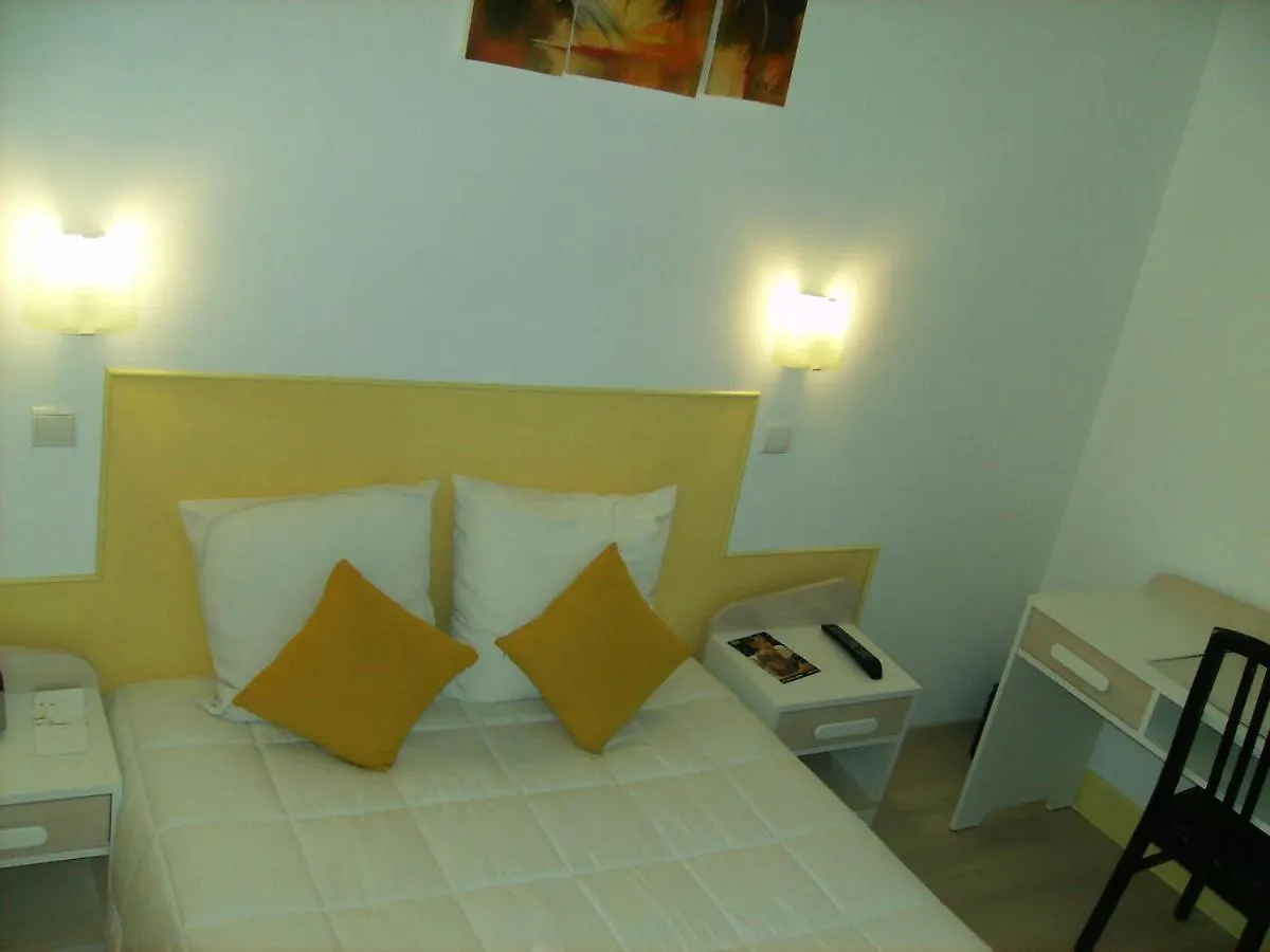 Hotel Pedussaut Сен-Годенс Франция
